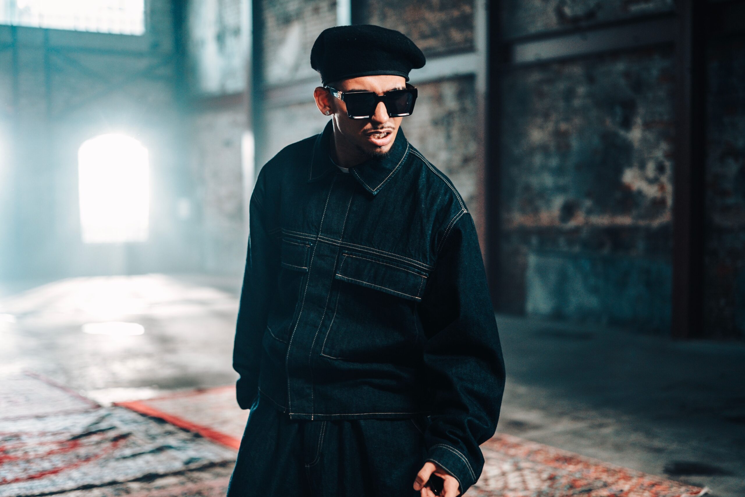 Ski Aggu ohne Brille: Das Geheimnis hinter dem Look des deutschen Rap-Stars